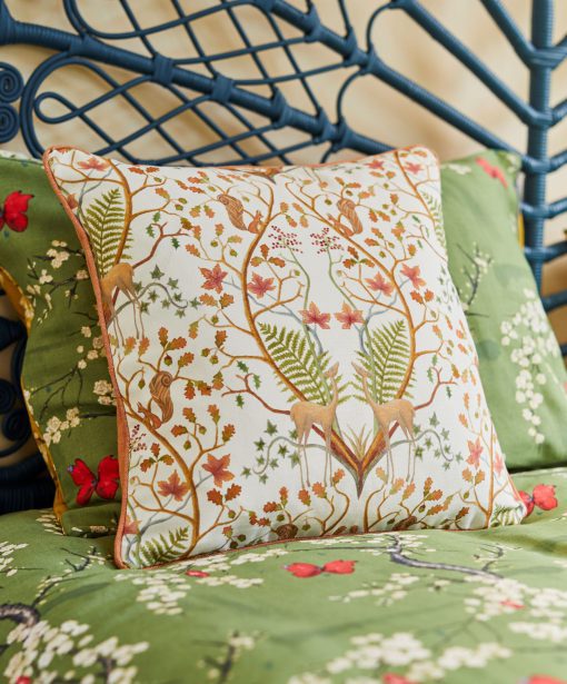 A WOODLAND TRAIL CREAM CUSHION BED